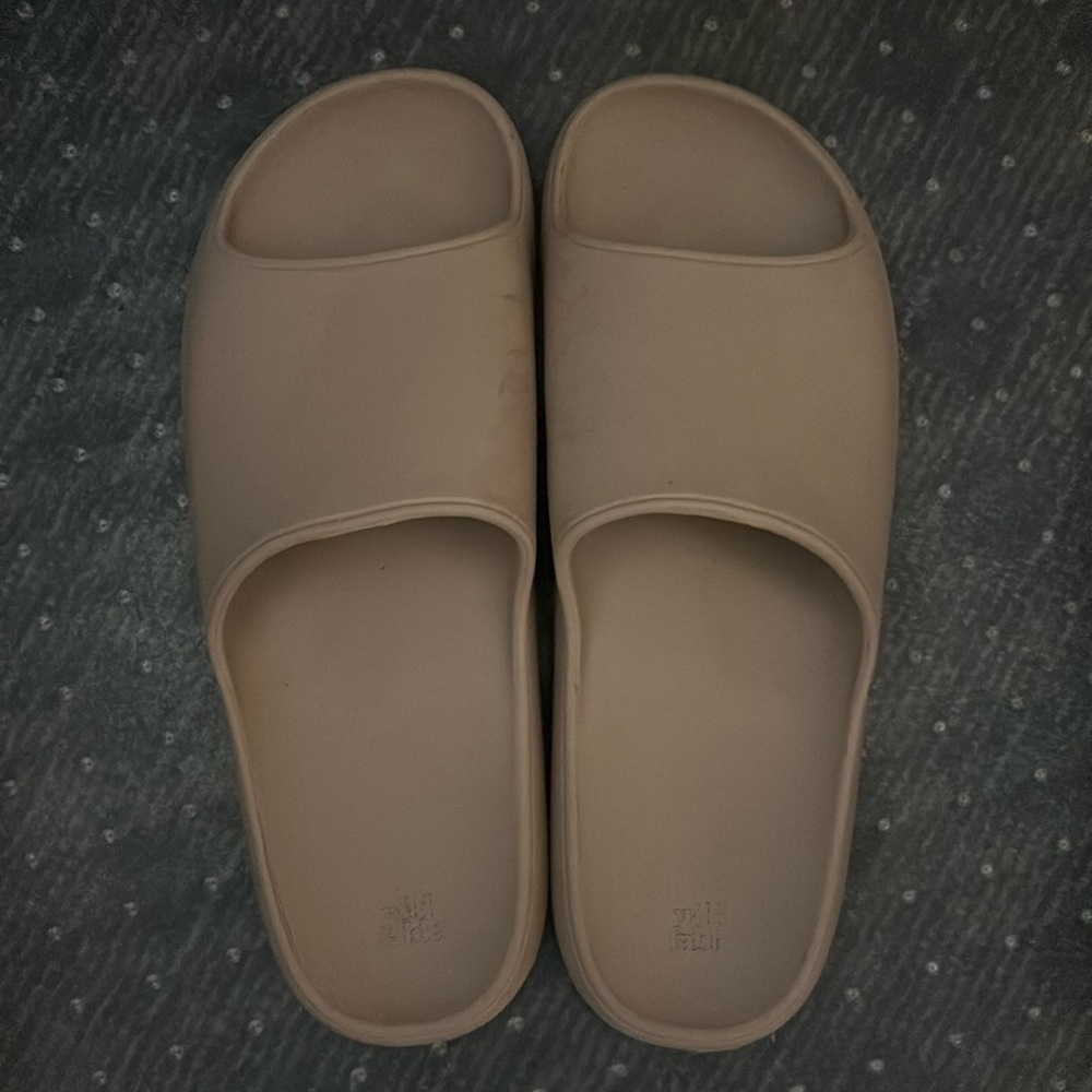 Wild Fable Robbie’s Slide Beige Sandals
